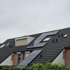 Wijk en Aalburg - Vogelenzang 25 - 10st Phono zonnepanelen + Solaredge omvormer